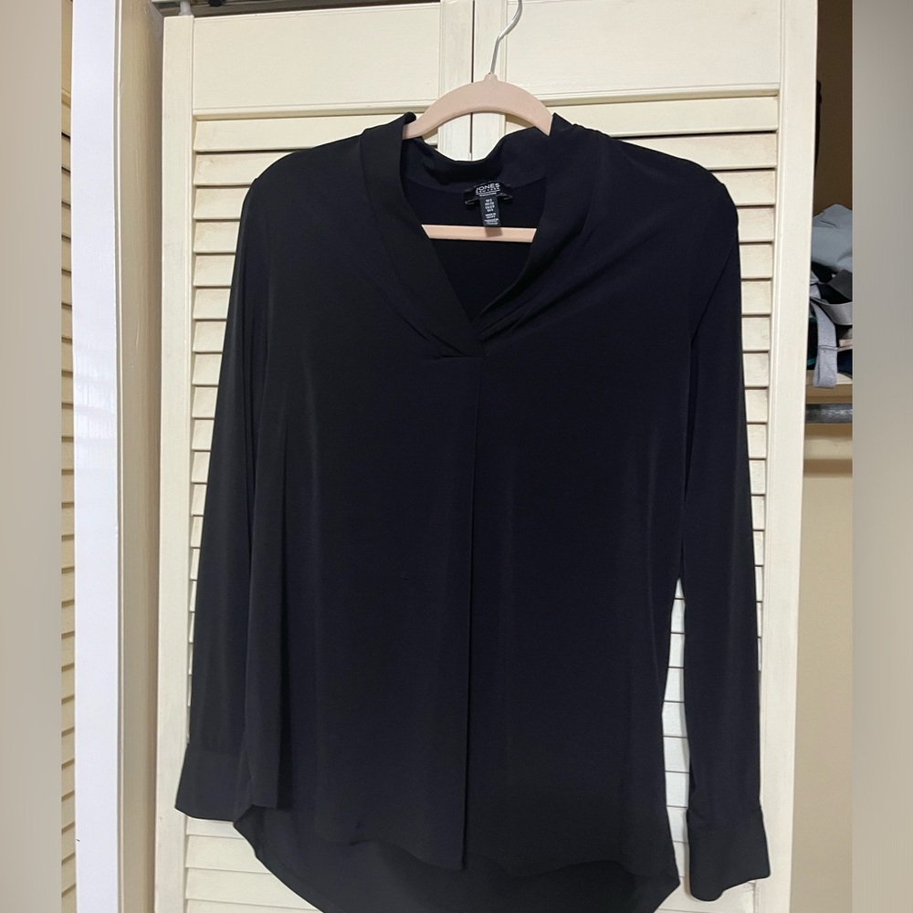 Stretchy black v neck blouse